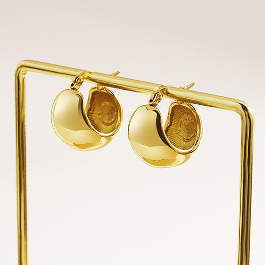 Three-dimensional spherical earrings